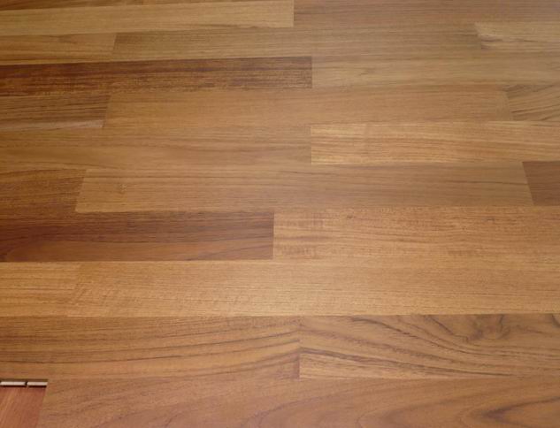 Varnished natural engineered teak flooring